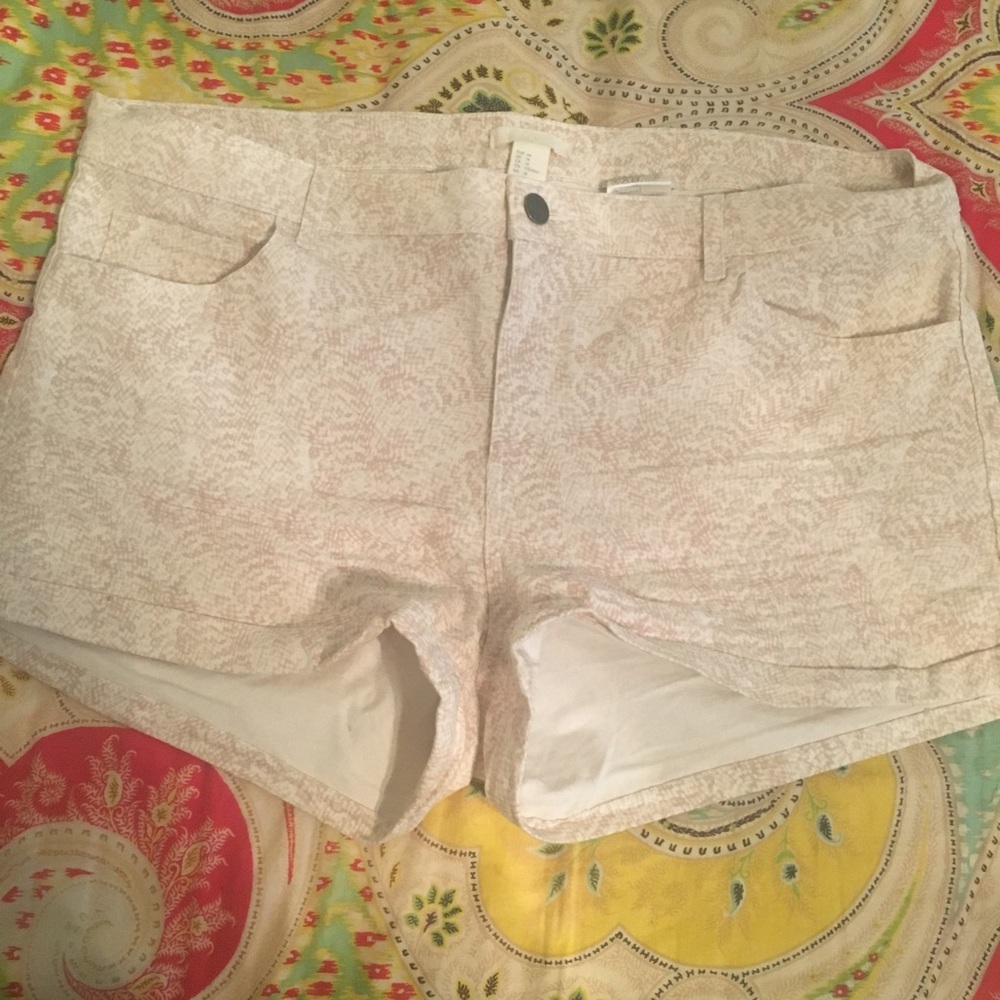 H&M fun print shorts